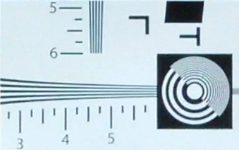 Beim Blick auf das ISO-Chart sticht ebenfalls eine unerwartet angenehme Schrfe in Auge, allerdings scheint der Schwarzwert deutlich zu niedrig angesetzt zu sein. Auch sehr schwarze Flchen werden dabei nur tiefgrau aufgezeichnet.