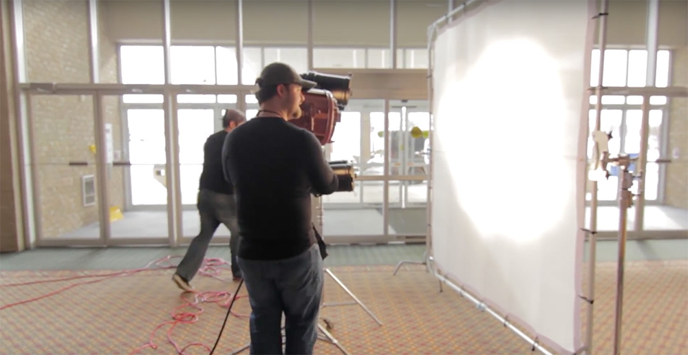 Video tutorials: How to film in front of bright windows? Two examples