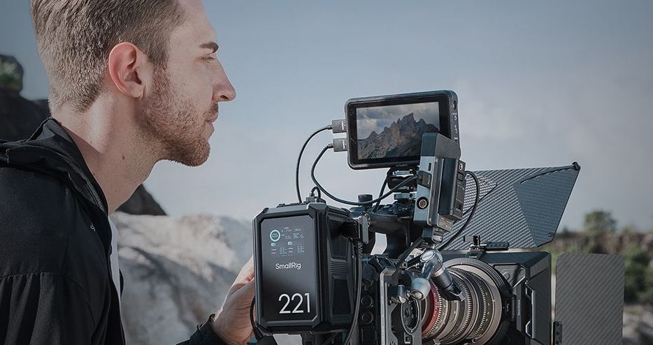 SmallRig X-Touch X221: V-Mount Akku mit IP54, Touchscreen und App-Kontrolle