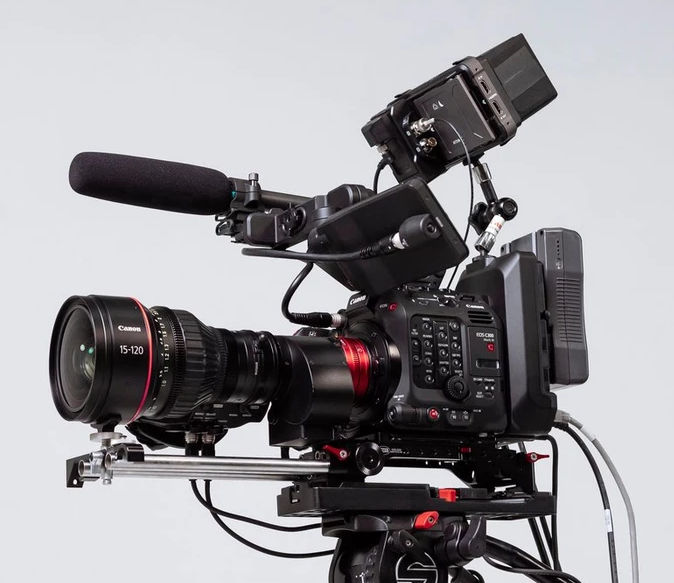 Canon EOS C500  II und C300 Mark III: Firmware updates and EU-V3 extension unit for live broadcast