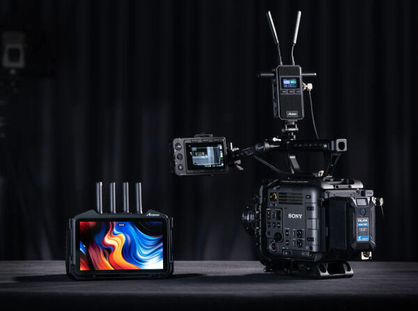 Accsoon-CineView-M7-PRO1-with-cam