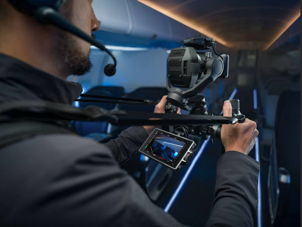 DJI-Ronin-4D-Flex-Hand-Grips-Monitor