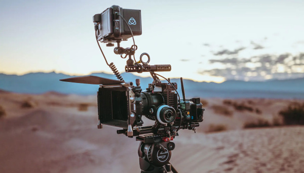 LeicaSL2S