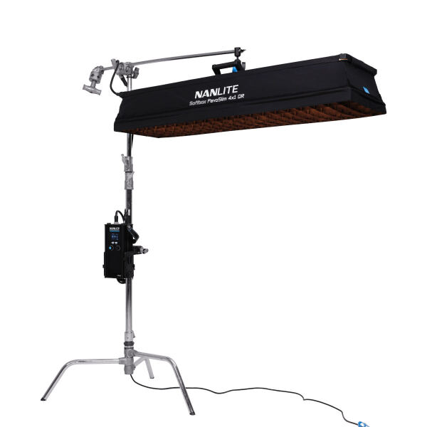 Nanlite-PavoSlim-240CL-mit-stand