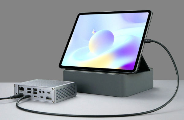 TS4_Thunderbolt-4-Dock_Ipad