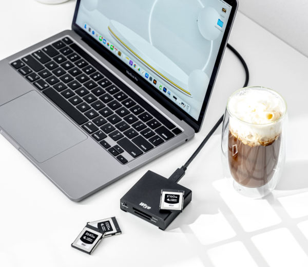 Wise-CFexpress-Type-B-PRO-Memory-Cards-Laptop