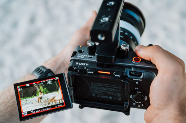 sony_FX30_back