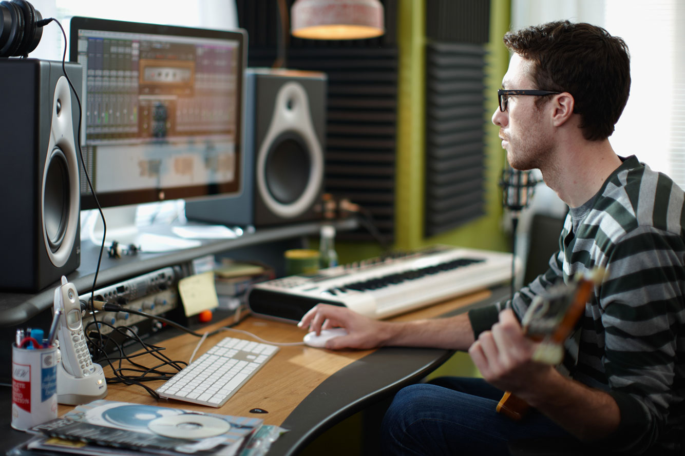 Adobe und Avid stellen befristete, freie Softwarelizenzen für Home