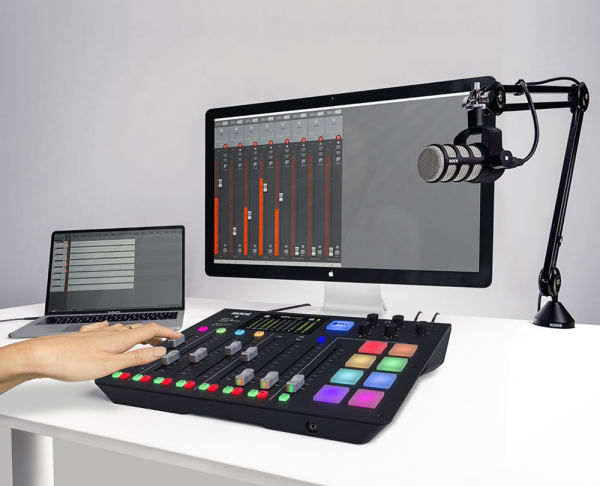 rode-rodecasterpro-desktop