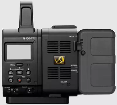 Sony FS700 4K RAW Aufnahme per Sony HXR-IFR5 und Sony AXS-R5 - rechts der Akku