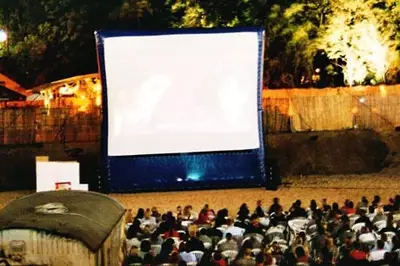 Der Air-Screen, die Hüpfburg des Kinos