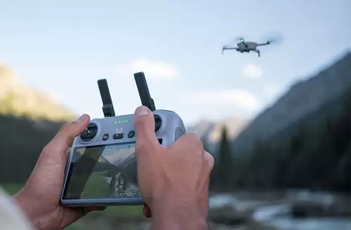 DJI Mini 4 Pro im Praxistest: 4K 10 Bit 50p, D-Log M und Active Track - Einstieg auch fr Pros? : DJIRC2