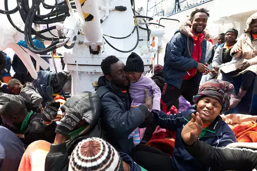 Route 4 - Dokumentarfilm ber die Seenot-Rettung vor  Libyen : BILD B