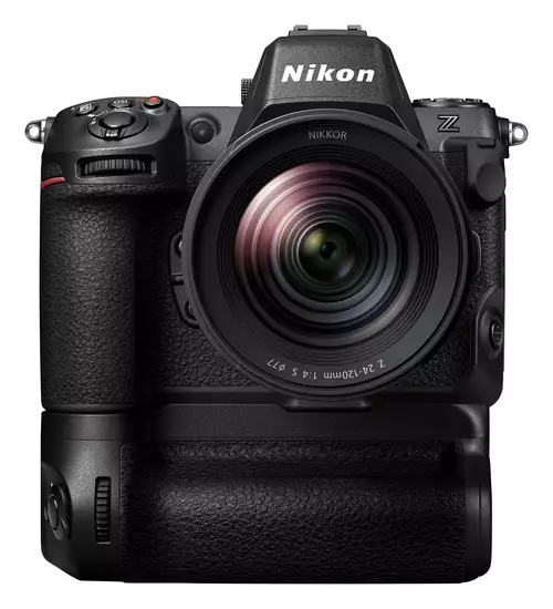 Nikon Z8 mit Akku-Hochformatgriff MB-N12 