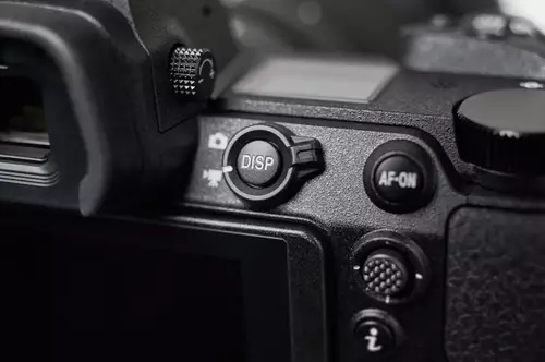 Die Nikon Z 6II im Lesertest - 3x ProRes RAW in der Praxis : Bild 7 Displayschalter