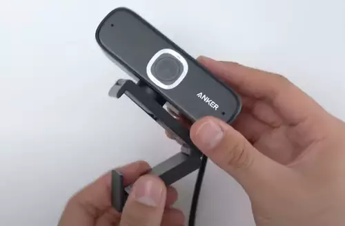 Anker PowerConf C300 - USB-Webcam mit KI-Untersttzung : aufgeklappt