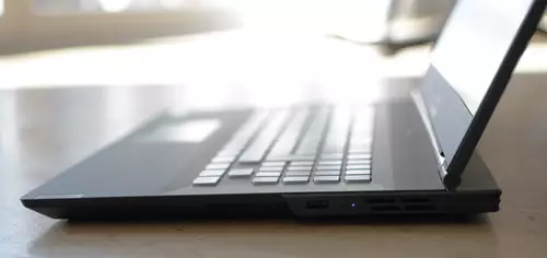  Lenovo Legion Y540 17IRH - RTX 2060 Gaming Laptop im Workstation Gewand : scharnier