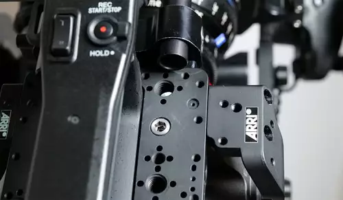 ARRI Top-Plate für die FX9 bei vollem Funktionsumfang des Sony Top-Handles