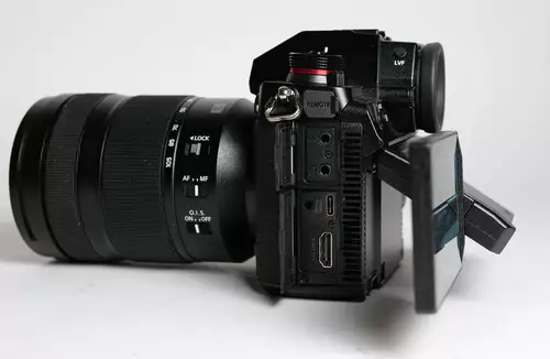 Die Panasonic S1H in der Praxis: Autofokus, Ergonomie, Akkuleistung, Lüfter und Fazit - Teil 2 : PanasonicS1HKlappdisplay