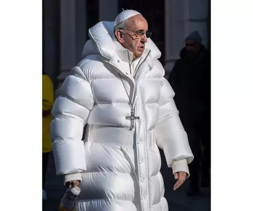 AI-generated pope wears Balenciaga, difficult to recognize as a fake