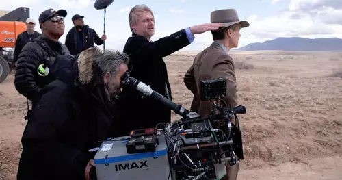 DoP Hoyte van Hoytema und Christopher Nolan bei Dreh (c) Universal Studios 