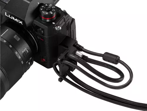 Die Panasonic Lumix S1H - Erste 6K-FullFrame Kamera unter 4.000 Euro : HDMI Kabelhalter