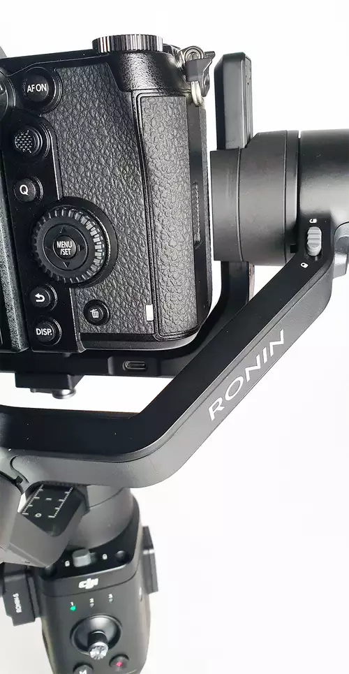 Funktioniert der DJI Ronin SC mit Blackmagic Pocket Cinema Camera 4K und Panasonic S1? : DJI RoninSC Panasonic S1 Detail