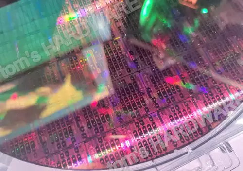 The Intel Raptor Lake Die with 32 cores discovered by Tom&s Hardware.