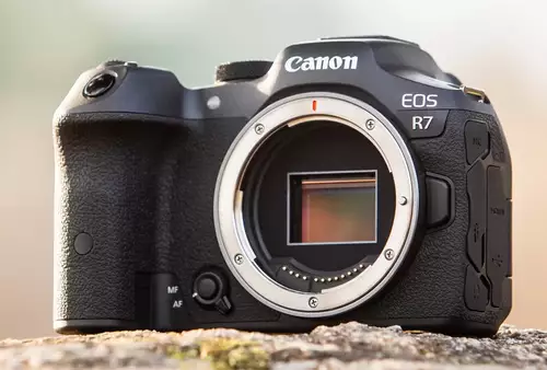 Canon EOS R7 und R10: APS-C-Kameras mit RF-Mount - gnstiger S35-Traum fr Filmer? 