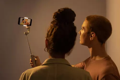 Mobile phone clamp with integrated additional light for OM5