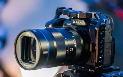 Sirui Anamorphot 75mm F/1.8 1.33x an der GH5