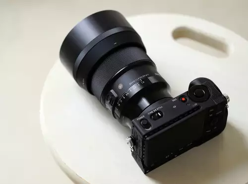 Das Sigma 85mm F1.4 DG DN an der Sigma fp 