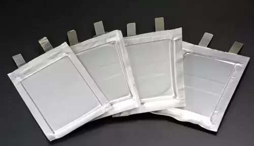 Mehrere Prototypen des neuen Lithium-Schwefel Akkus    