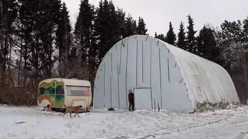 Sag dem Wind, dass ich bald komme -- Workflowstrategien und Kamera-Setup bei einer Langzeitdoku  : PER Halle total Schnee