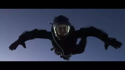 Still aus HALO Jump Stunt Behind The Scenes (Paramount Pictures) 
