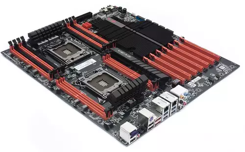 Bei zwei CPUs werden weitere Komponenten schnell groß und teuer