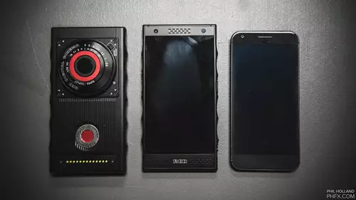 RED Hydrogen One im Größenvergleich