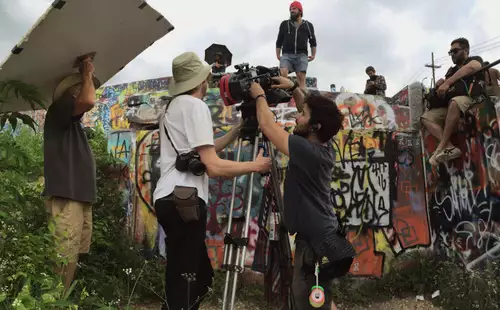 Derek Ahonen dreht sein nächstes Filmprojekt auf Kodakfilm