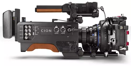 AJA CION von der Seite
