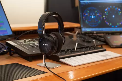 Sony stellt offenen Kopfhrer MDR-MV1 fr Tontechniker und Musikproduzenten fr 399,- Euro vor