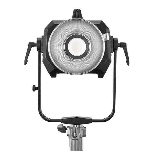 Prolycht Orion 675 FS: leistungsstärkster Vollspektrum LED-Scheinwerfer der Welt?