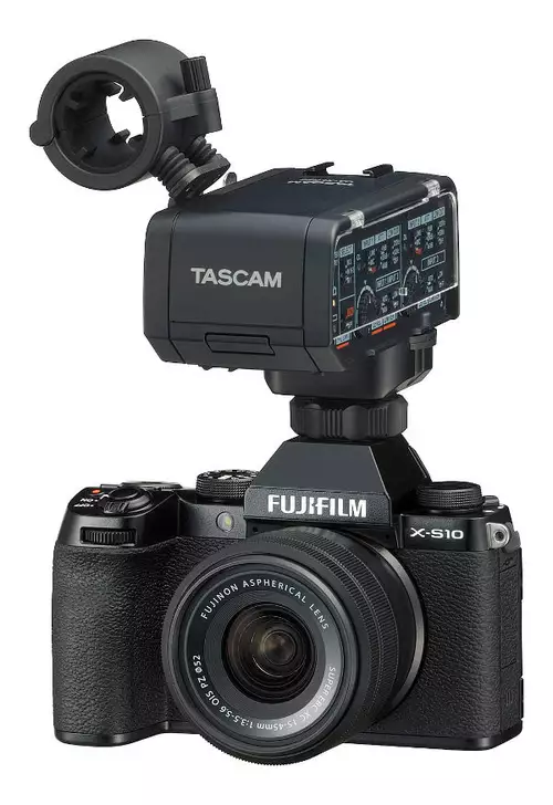 Fujifilm X-S10 mit Tascam XLR-Adapter 