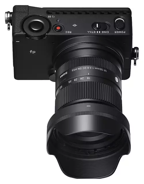 Sigma 18-50mm F2,8 DC DN Contemporary an der kleinen fp Vollformat-Kamera, die nur im Crop-Modus untersttzt wird 
