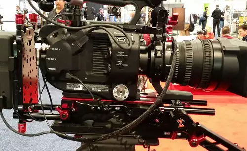 Neue Zacuto VCT Universal Baseplate an der Sony FS7