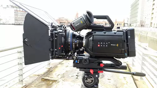 Ursa Mini 4K mit dem sehr guten OLED Viewfinder von Blackmagic Design