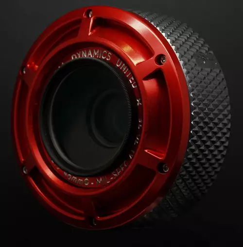 Die erste Global Dynamics United Optik ist ein umgebautes Canon 24mm F2.8 Objektiv
