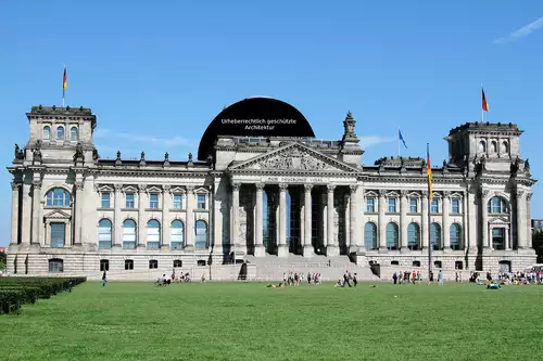 "German Reichstag blacked out architecture" von Mary-Grace Blaha Schexnayder