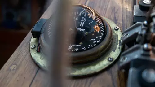 Closer Shot auf Kompass (Gimbal)