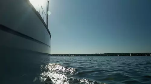 Weitwinkel-Shot Boot und Horizont (Gimbal)