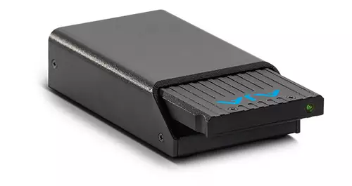 Pak-Dock von AJA mit USB 3.0 und Thunderbolt – ebenfalls extrem massiv gefertigt